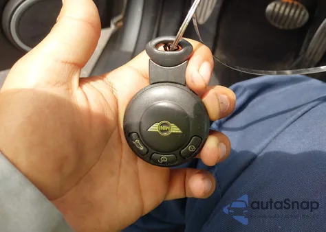 2009 Mini Cooper S from USA, damaged, VIN WMWMF73529TW84266